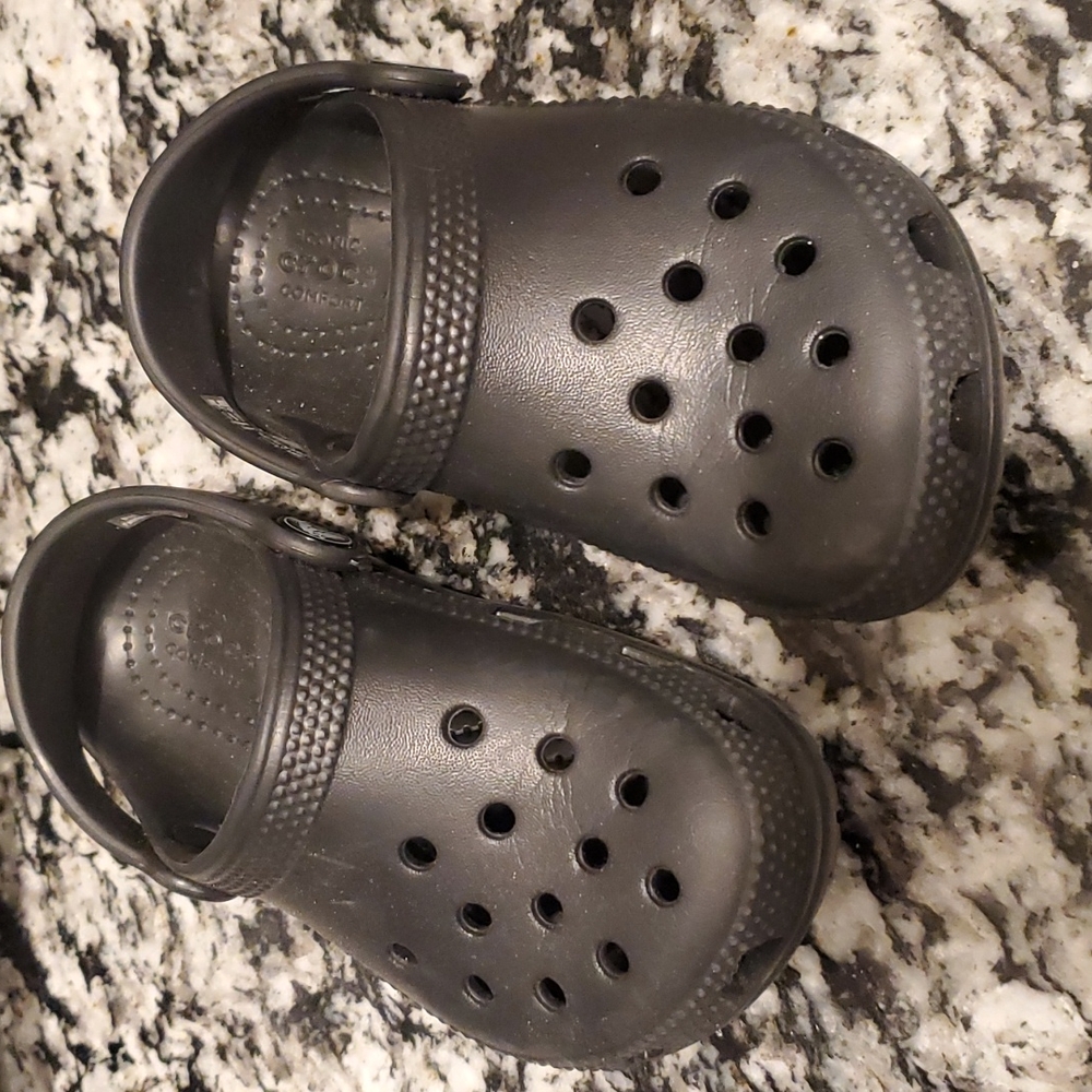 Toddler Crocs- Black- Size 9C!
